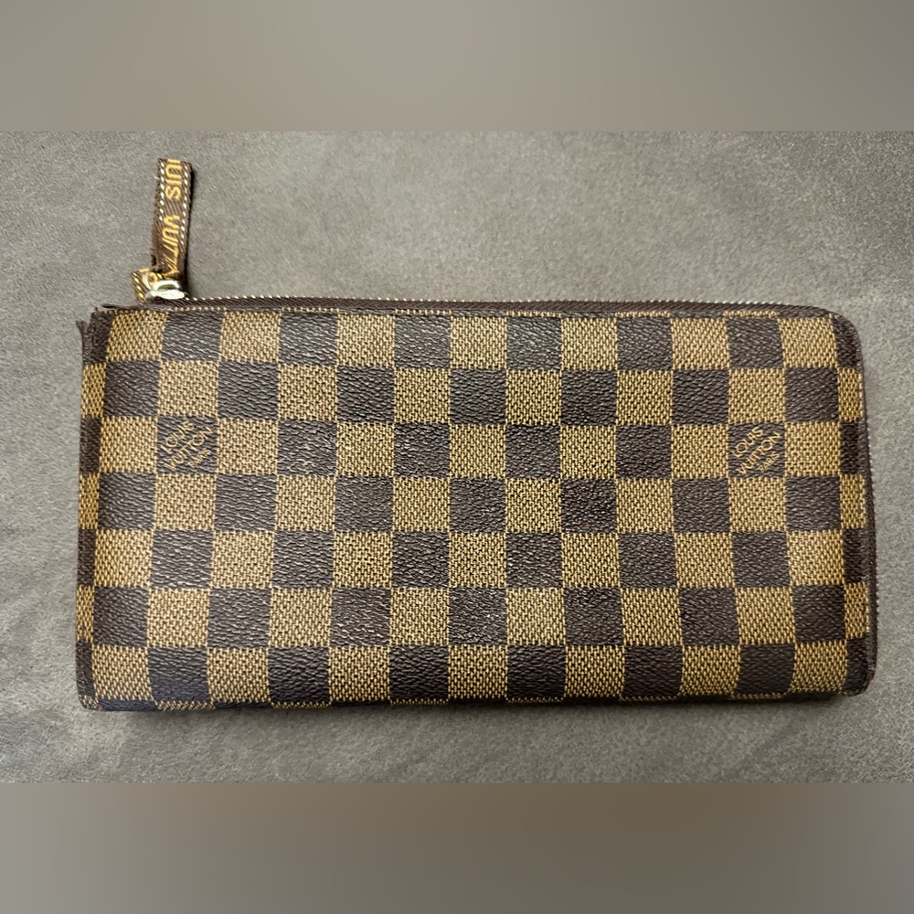 9.5”x 5” fashion clutch with checkered design